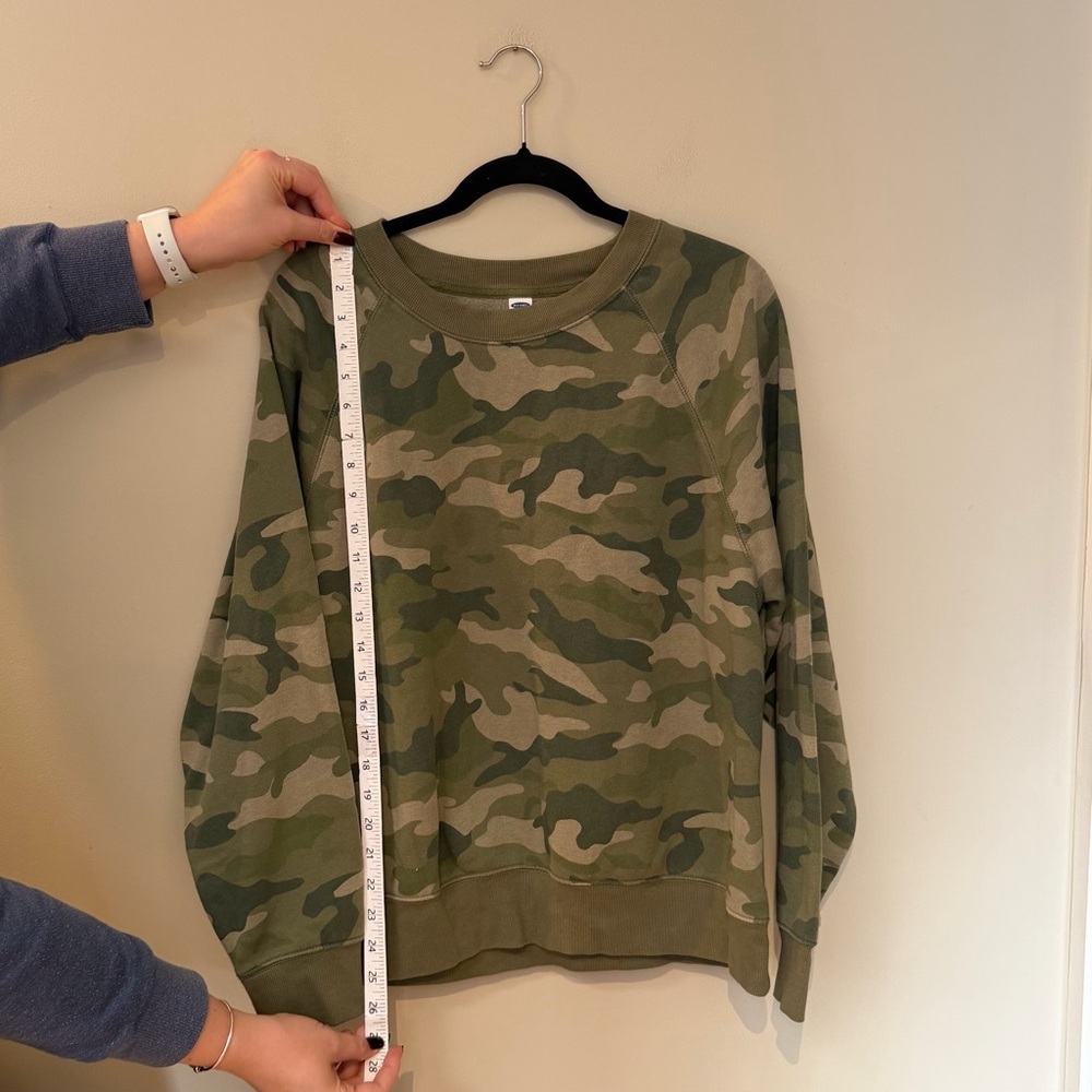 Old Navy Green Camo Crewneck Sweatshirt - Picture 5 of 7